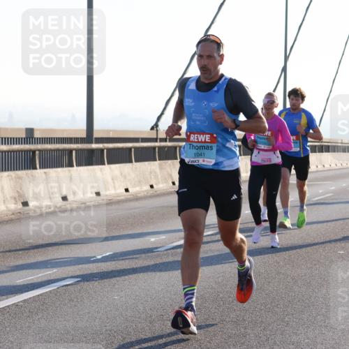 03.10.2025 - Köhlbrandbrückenlauf Strokosch-Dieckow http://msf.ph/oto/9100053 03.10.2025 09:18:13 Position 1 3203, 1041, 17 meine-sportfotos.de