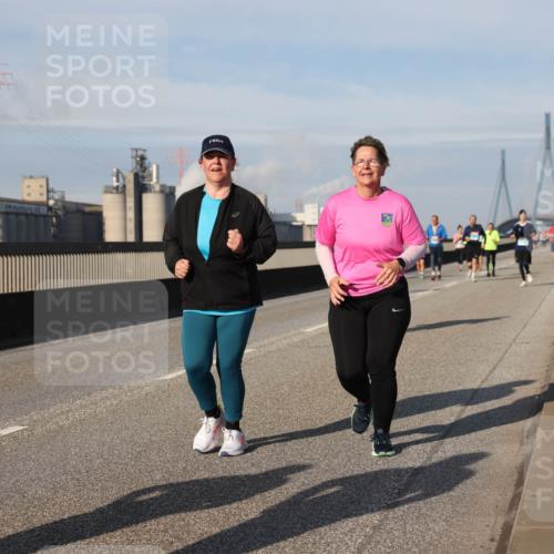 03.10.2025 - Köhlbrandbrückenlauf Lena Gebhardt http://msf.ph/oto/9100056 03.10.2025 10:10:59 Position 2  meine-sportfotos.de