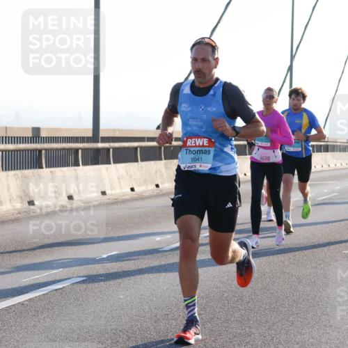 03.10.2025 - Köhlbrandbrückenlauf Strokosch-Dieckow http://msf.ph/oto/9100058 03.10.2025 09:18:13 Position 1 7, 1041 meine-sportfotos.de