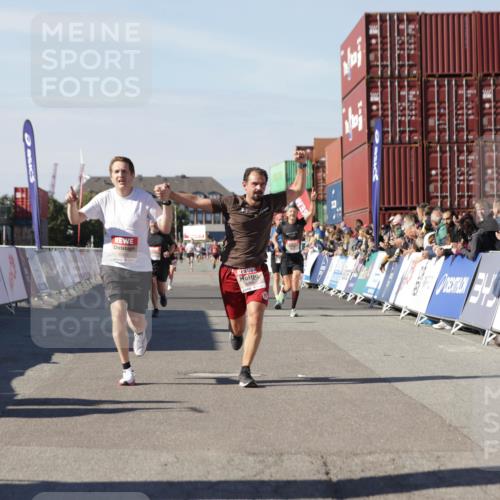 03.10.2025 - Köhlbrandbrückenlauf Jannik Wohlers http://msf.ph/oto/9100061 03.10.2025 12:56:58 Ziel 4042, 4068, 4086, 4115, 4491, 5846, 5962, 6016, 6417 meine-sportfotos.de