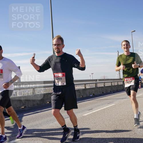 03.10.2025 - Köhlbrandbrückenlauf Michael Burmester http://msf.ph/oto/9100071 03.10.2025 12:45:58 Position 2 4386, 4975 meine-sportfotos.de