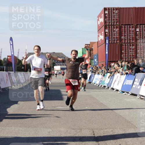 03.10.2025 - Köhlbrandbrückenlauf Jannik Wohlers http://msf.ph/oto/9100089 03.10.2025 12:56:58 Ziel 4042, 4068, 4086, 4115, 4491, 5846, 5962, 6016, 6417 meine-sportfotos.de