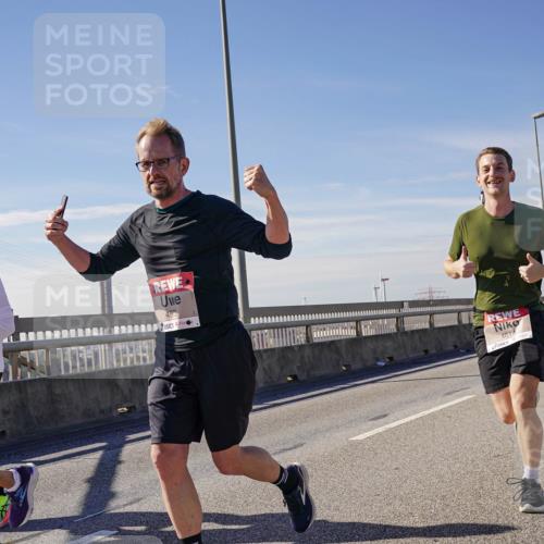 03.10.2025 - Köhlbrandbrückenlauf Michael Burmester http://msf.ph/oto/9100094 03.10.2025 12:45:59 Position 2 4386, 405, 4614 meine-sportfotos.de