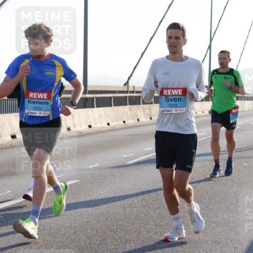 03.10.2025 - Köhlbrandbrückenlauf Strokosch-Dieckow http://msf.ph/oto/9100110 03.10.2025 09:18:15 Position 1 3304, 3209 meine-sportfotos.de