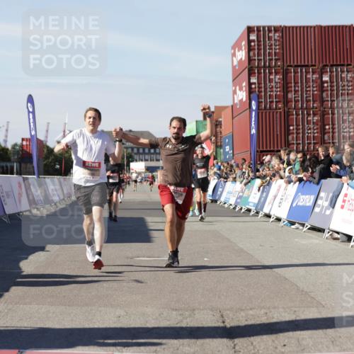 03.10.2025 - Köhlbrandbrückenlauf Jannik Wohlers http://msf.ph/oto/9100111 03.10.2025 12:56:58 Ziel 4042, 4068, 4086, 4115, 4491, 5846, 5962, 6016, 6417 meine-sportfotos.de