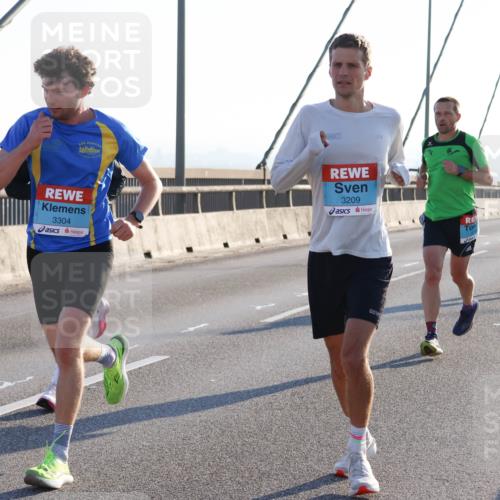 03.10.2025 - Köhlbrandbrückenlauf Strokosch-Dieckow http://msf.ph/oto/9100121 03.10.2025 09:18:15 Position 1 3304, 3209 meine-sportfotos.de