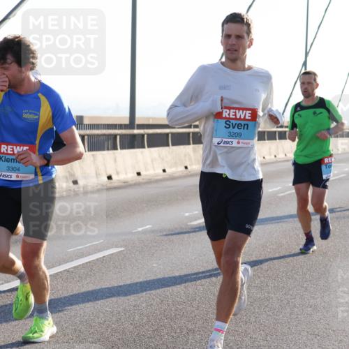 03.10.2025 - Köhlbrandbrückenlauf Strokosch-Dieckow http://msf.ph/oto/9100141 03.10.2025 09:18:16 Position 1 3209, 3304 meine-sportfotos.de