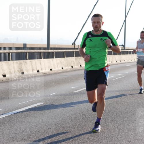 03.10.2025 - Köhlbrandbrückenlauf Strokosch-Dieckow http://msf.ph/oto/9100147 03.10.2025 09:18:17 Position 1 1022 meine-sportfotos.de
