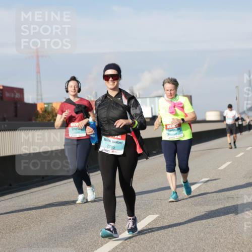 03.10.2025 - Köhlbrandbrückenlauf Jannik Wohlers http://msf.ph/oto/9100156 03.10.2025 10:20:46 Position 3 3290, 2795, 3288 meine-sportfotos.de