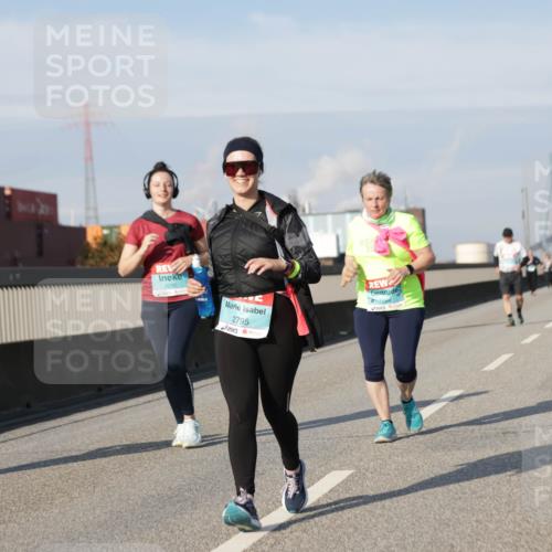 03.10.2025 - Köhlbrandbrückenlauf Jannik Wohlers http://msf.ph/oto/9100158 03.10.2025 10:20:46 Position 3 3290, 1, 2795, 3288 meine-sportfotos.de