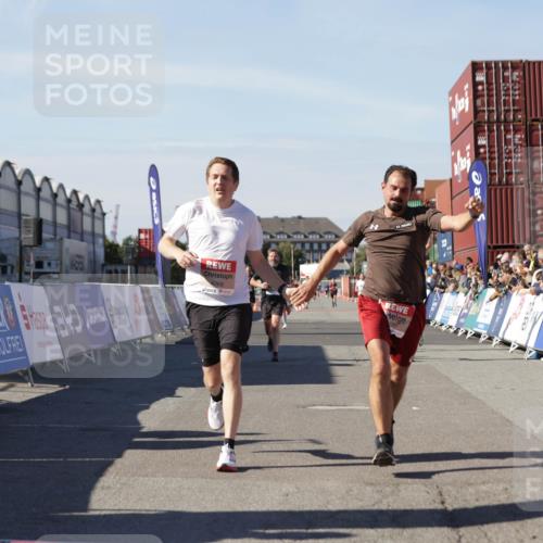 03.10.2025 - Köhlbrandbrückenlauf Jannik Wohlers http://msf.ph/oto/9100166 03.10.2025 12:56:59 Ziel 4042, 4068, 4086, 4115, 4491, 5846, 6016, 6417 meine-sportfotos.de