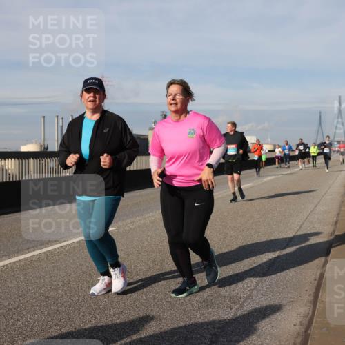 03.10.2025 - Köhlbrandbrückenlauf Lena Gebhardt http://msf.ph/oto/9100172 03.10.2025 10:11:00 Position 2  meine-sportfotos.de