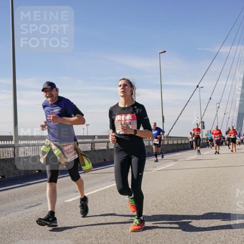 03.10.2025 - Köhlbrandbrückenlauf Michael Burmester http://msf.ph/oto/9100173 03.10.2025 12:46:01 Position 2 603 meine-sportfotos.de