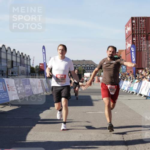 03.10.2025 - Köhlbrandbrückenlauf Jannik Wohlers http://msf.ph/oto/9100176 03.10.2025 12:56:59 Ziel 4042, 4068, 4086, 4115, 4491, 5846, 6016, 6417 meine-sportfotos.de