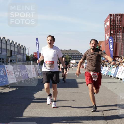 03.10.2025 - Köhlbrandbrückenlauf Jannik Wohlers http://msf.ph/oto/9100187 03.10.2025 12:56:59 Ziel 4042, 4068, 4086, 4115, 4491, 5846, 6016, 6417 meine-sportfotos.de
