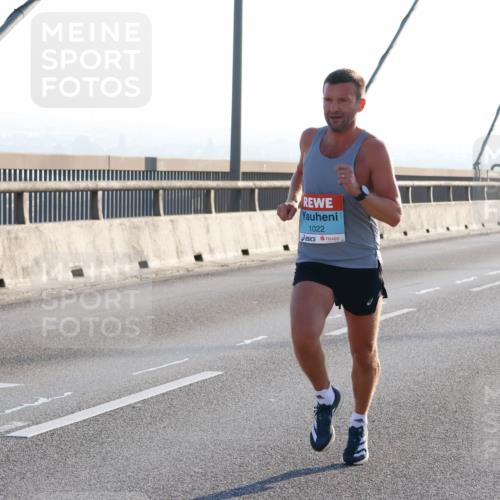 03.10.2025 - Köhlbrandbrückenlauf Strokosch-Dieckow http://msf.ph/oto/9100195 03.10.2025 09:18:18 Position 1 1022 meine-sportfotos.de