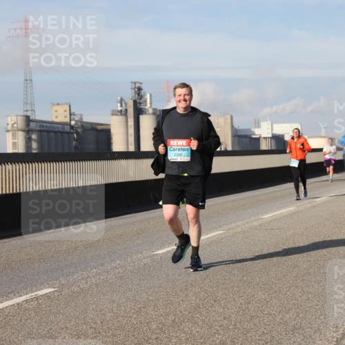 03.10.2025 - Köhlbrandbrückenlauf Lena Gebhardt http://msf.ph/oto/9100197 03.10.2025 10:11:01 Position 2 2348 meine-sportfotos.de