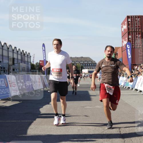 03.10.2025 - Köhlbrandbrückenlauf Jannik Wohlers http://msf.ph/oto/9100198 03.10.2025 12:56:59 Ziel 4042, 4068, 4086, 4115, 4491, 5846, 6016, 6417 meine-sportfotos.de