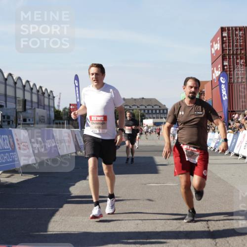 03.10.2025 - Köhlbrandbrückenlauf Jannik Wohlers http://msf.ph/oto/9100207 03.10.2025 12:56:59 Ziel 4042, 4068, 4086, 4115, 4491, 5846, 6016, 6417 meine-sportfotos.de