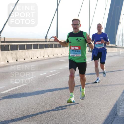 03.10.2025 - Köhlbrandbrückenlauf Strokosch-Dieckow http://msf.ph/oto/9100224 03.10.2025 09:18:30 Position 1 2702 meine-sportfotos.de