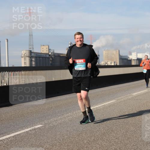 03.10.2025 - Köhlbrandbrückenlauf Lena Gebhardt http://msf.ph/oto/9100225 03.10.2025 10:11:01 Position 2 2348 meine-sportfotos.de