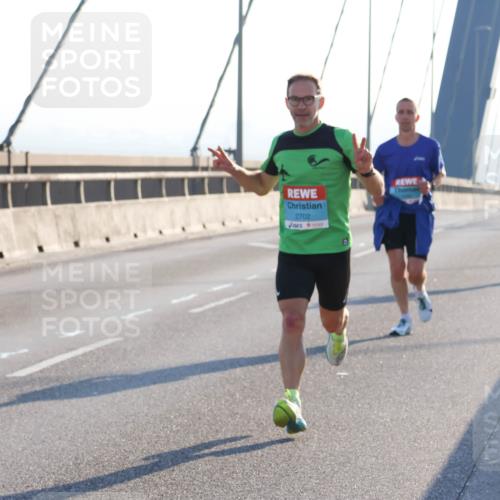 03.10.2025 - Köhlbrandbrückenlauf Strokosch-Dieckow http://msf.ph/oto/9100227 03.10.2025 09:18:30 Position 1 2702 meine-sportfotos.de