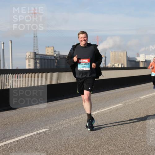 03.10.2025 - Köhlbrandbrückenlauf Lena Gebhardt http://msf.ph/oto/9100240 03.10.2025 10:11:01 Position 2 2348 meine-sportfotos.de