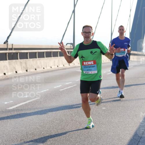 03.10.2025 - Köhlbrandbrückenlauf Strokosch-Dieckow http://msf.ph/oto/9100244 03.10.2025 09:18:30 Position 1 2702 meine-sportfotos.de