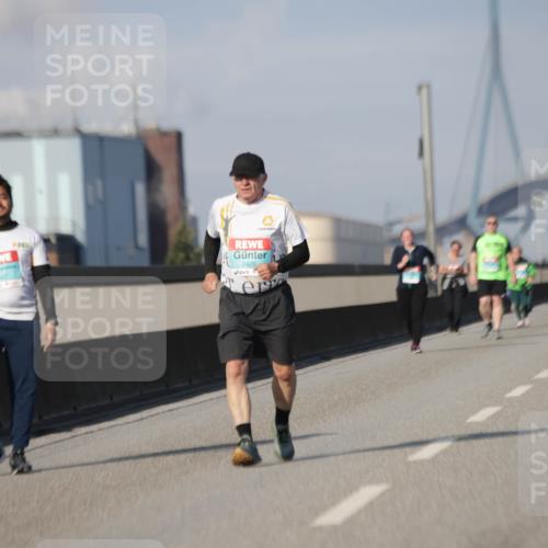 03.10.2025 - Köhlbrandbrückenlauf Jannik Wohlers http://msf.ph/oto/9100258 03.10.2025 10:20:50 Position 3 2425 meine-sportfotos.de