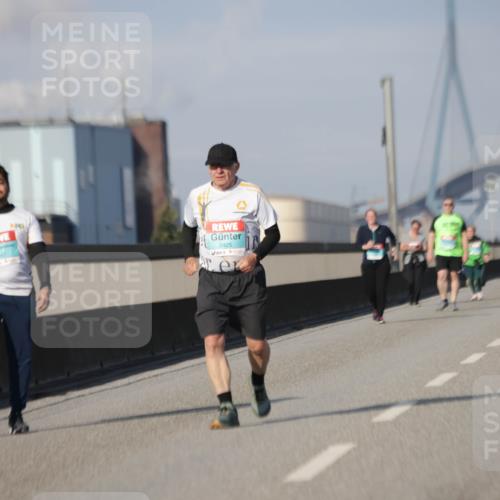 03.10.2025 - Köhlbrandbrückenlauf Jannik Wohlers http://msf.ph/oto/9100261 03.10.2025 10:20:50 Position 3 2425 meine-sportfotos.de