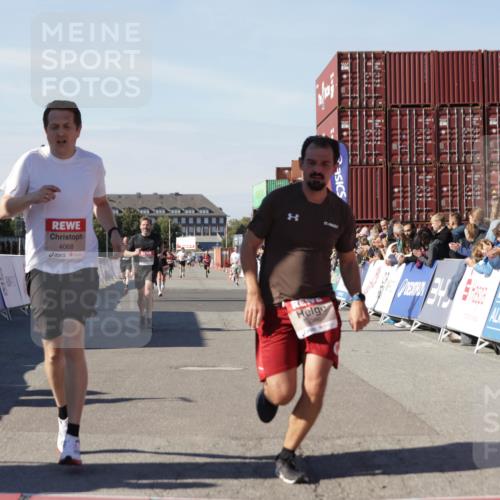 03.10.2025 - Köhlbrandbrückenlauf Jannik Wohlers http://msf.ph/oto/9100269 03.10.2025 12:57:00 Ziel 4042, 4068, 4086, 4115, 4491, 5846, 6016, 6417 meine-sportfotos.de