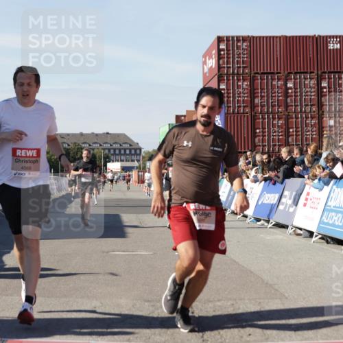 03.10.2025 - Köhlbrandbrückenlauf Jannik Wohlers http://msf.ph/oto/9100280 03.10.2025 12:57:00 Ziel 4042, 4068, 4086, 4115, 4491, 5846, 6016, 6417 meine-sportfotos.de