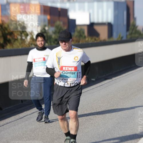 03.10.2025 - Köhlbrandbrückenlauf Jannik Wohlers http://msf.ph/oto/9100295 03.10.2025 10:20:55 Position 3 3547, 2425 meine-sportfotos.de