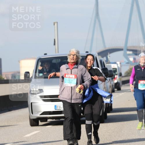 03.10.2025 - Köhlbrandbrückenlauf Jannik Wohlers http://msf.ph/oto/9100327 03.10.2025 10:29:15 Position 3 37, 4 meine-sportfotos.de