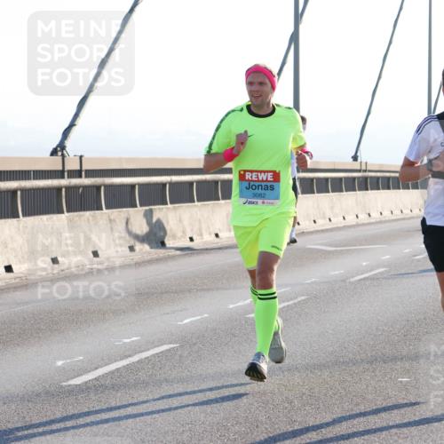 03.10.2025 - Köhlbrandbrückenlauf Strokosch-Dieckow http://msf.ph/oto/9100328 03.10.2025 09:18:40 Position 1 3082, 3153 meine-sportfotos.de