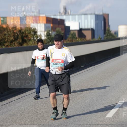 03.10.2025 - Köhlbrandbrückenlauf Jannik Wohlers http://msf.ph/oto/9100330 03.10.2025 10:20:55 Position 3 2425 meine-sportfotos.de