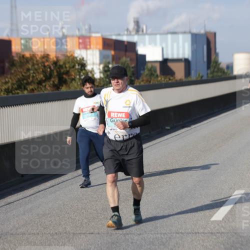 03.10.2025 - Köhlbrandbrückenlauf Jannik Wohlers http://msf.ph/oto/9100335 03.10.2025 10:20:55 Position 3 3347 meine-sportfotos.de