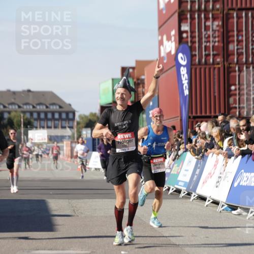 03.10.2025 - Köhlbrandbrückenlauf Jannik Wohlers http://msf.ph/oto/9100347 03.10.2025 12:57:01 Ziel 4042, 4068, 4086, 4115, 4491, 5846, 6016, 6417 meine-sportfotos.de