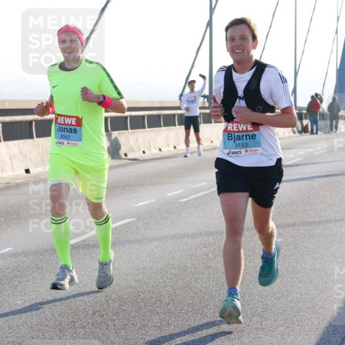 03.10.2025 - Köhlbrandbrückenlauf Strokosch-Dieckow http://msf.ph/oto/9100351 03.10.2025 09:18:41 Position 1 3082, 3153 meine-sportfotos.de