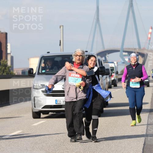 03.10.2025 - Köhlbrandbrückenlauf Jannik Wohlers http://msf.ph/oto/9100362 03.10.2025 10:29:16 Position 3 702, 3774, 357 meine-sportfotos.de