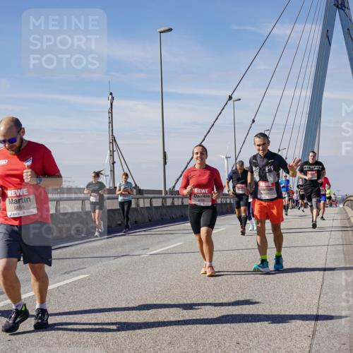 03.10.2025 - Köhlbrandbrückenlauf Michael Burmester http://msf.ph/oto/9100367 03.10.2025 12:46:07 Position 2 15, 6661, 4101, 6659 meine-sportfotos.de