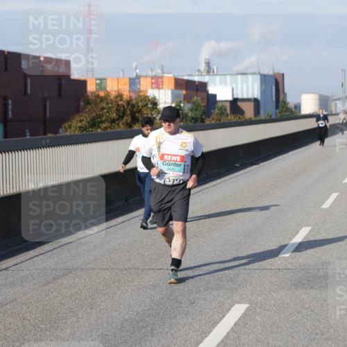 03.10.2025 - Köhlbrandbrückenlauf Jannik Wohlers http://msf.ph/oto/9100379 03.10.2025 10:20:55 Position 3 2425 meine-sportfotos.de