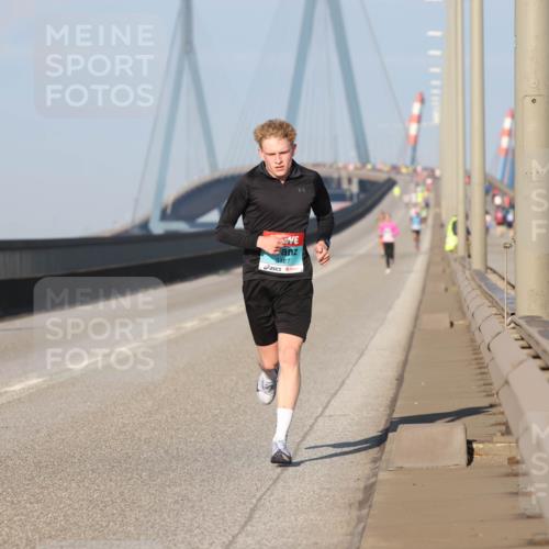 03.10.2025 - Köhlbrandbrückenlauf Lena Gebhardt http://msf.ph/oto/9100382 03.10.2025 09:35:58 Position 2  meine-sportfotos.de