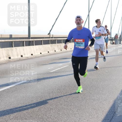 03.10.2025 - Köhlbrandbrückenlauf Strokosch-Dieckow http://msf.ph/oto/9100386 03.10.2025 09:18:46 Position 1 1057 meine-sportfotos.de