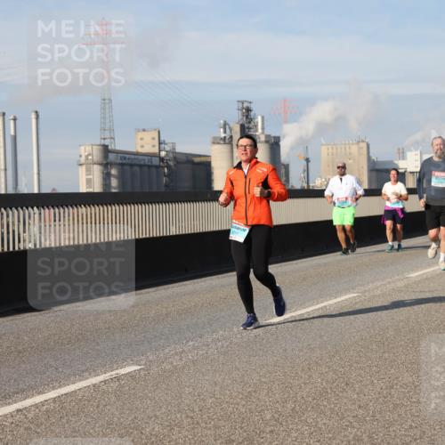 03.10.2025 - Köhlbrandbrückenlauf Lena Gebhardt http://msf.ph/oto/9100402 03.10.2025 10:11:06 Position 2 2211 meine-sportfotos.de