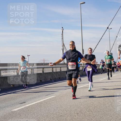 03.10.2025 - Köhlbrandbrückenlauf Michael Burmester http://msf.ph/oto/9100423 03.10.2025 12:46:10 Position 2  meine-sportfotos.de