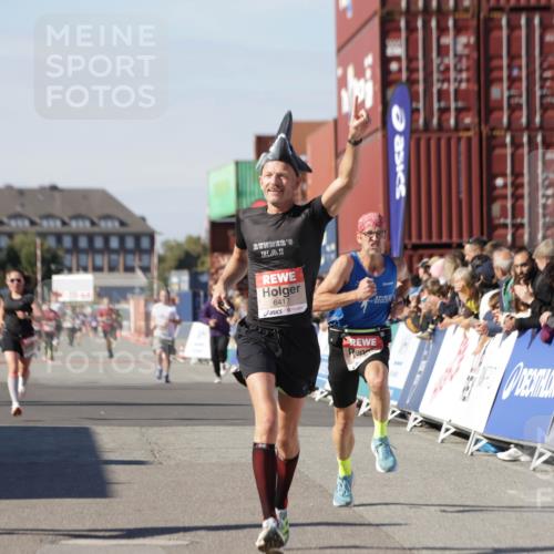 03.10.2025 - Köhlbrandbrückenlauf Jannik Wohlers http://msf.ph/oto/9100437 03.10.2025 12:57:02 Ziel 4042, 4068, 4086, 4115, 5846, 5898, 6016, 6417 meine-sportfotos.de