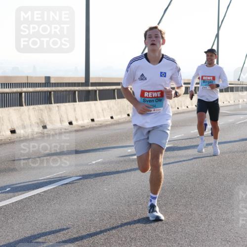 03.10.2025 - Köhlbrandbrückenlauf Strokosch-Dieckow http://msf.ph/oto/9100443 03.10.2025 09:18:48 Position 1 54 meine-sportfotos.de