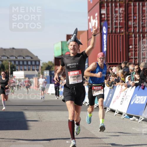 03.10.2025 - Köhlbrandbrückenlauf Jannik Wohlers http://msf.ph/oto/9100448 03.10.2025 12:57:02 Ziel 4042, 4068, 4086, 4115, 5846, 5898, 6016, 6417 meine-sportfotos.de