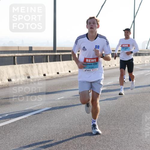 03.10.2025 - Köhlbrandbrückenlauf Strokosch-Dieckow http://msf.ph/oto/9100452 03.10.2025 09:18:48 Position 1 3154, 2176 meine-sportfotos.de